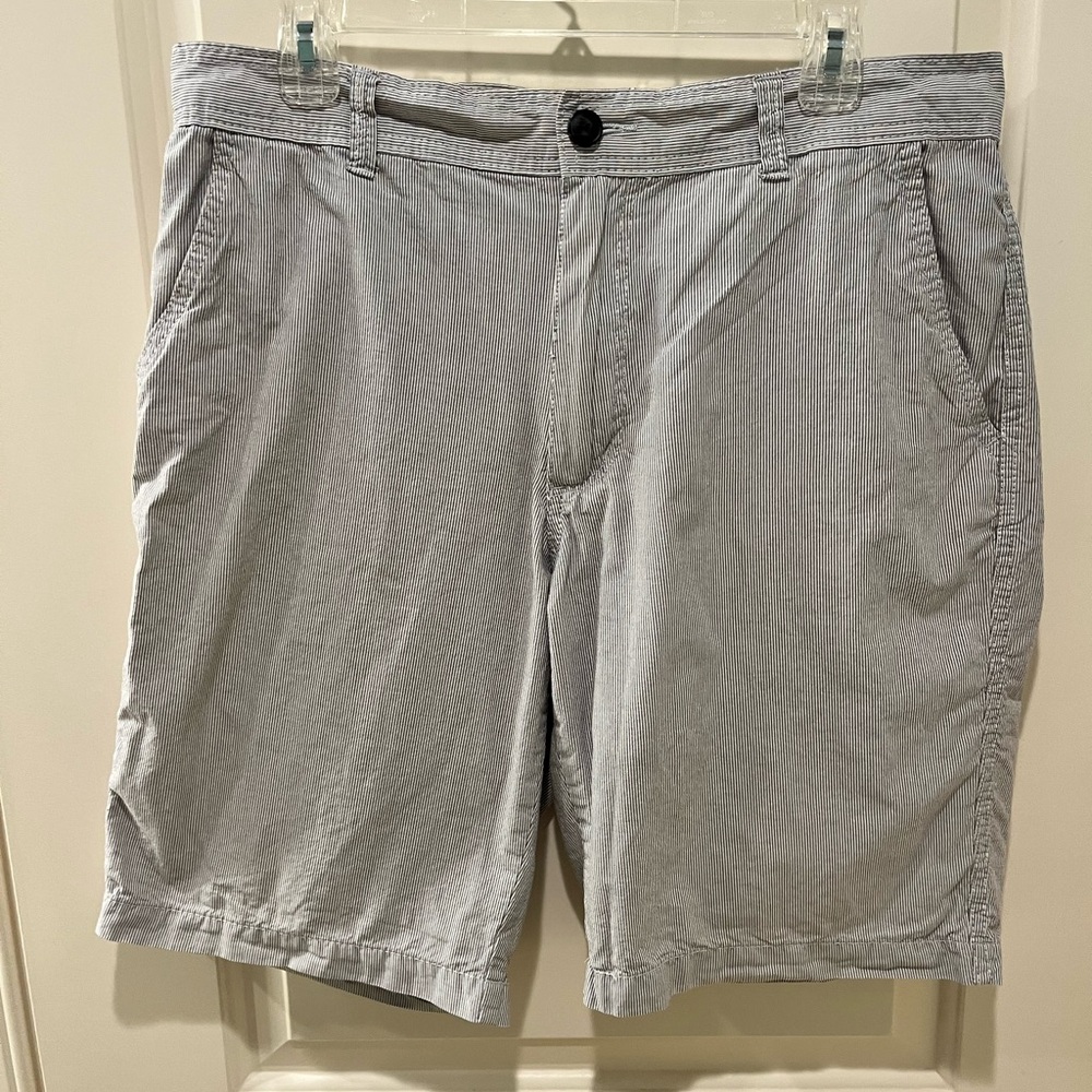 Last call! Donated 5/25: Men's Pin-Stripe Shorts 34